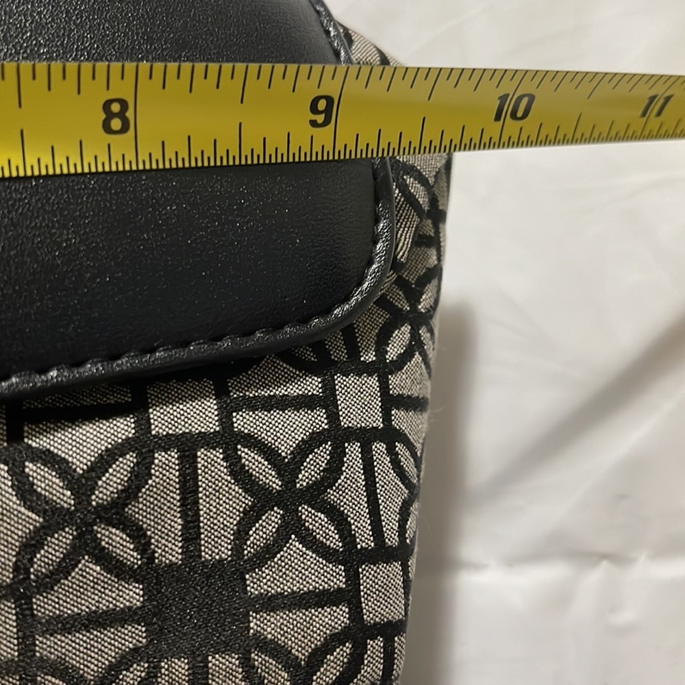 Handle or over the shoulder pocket book. - Picture 12 of 12